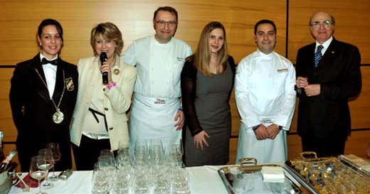 da sinistra: la sommelier Karen Casagrande, Marzia Morganti Tempestini, il pasticcere Alessandro Racca, Rosanna Carpenè, il gelatiere Lorenzo La Porta e il direttore generale Carpenè Malvolti Antonio Motteran da sinistra: la sommelier Karen Casagrande, Marzia Morganti Tempestini, il pasticcere Alessandro Racca, Rosanna Carpenè, il gelatiere Lorenzo La Porta e il direttore generale Carpenè Malvolti Antonio Motteran