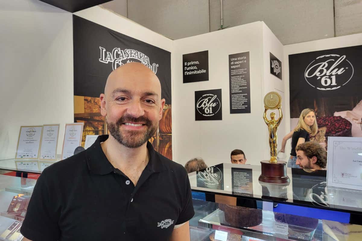 Alessandro Carpenedo Casearia Carpenedo, medaglia d'oro di formaggi affinati Alessandro Carpenedo Casearia Carpenedo, medaglia d'oro di formaggi affinati