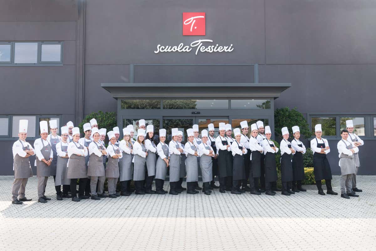 L'esterno della scuola Alessio Tessieri I maestri cioccolatai nascono alla scuola di Alessio Tessieri