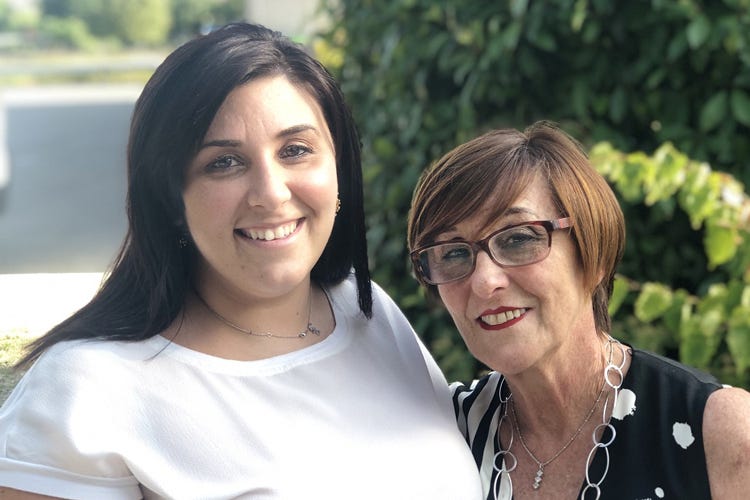 Michela Moretti insieme alla mamma Sandra (Alimentari Moretti, la sede cresce Investimenti per 2 milioni di euro)