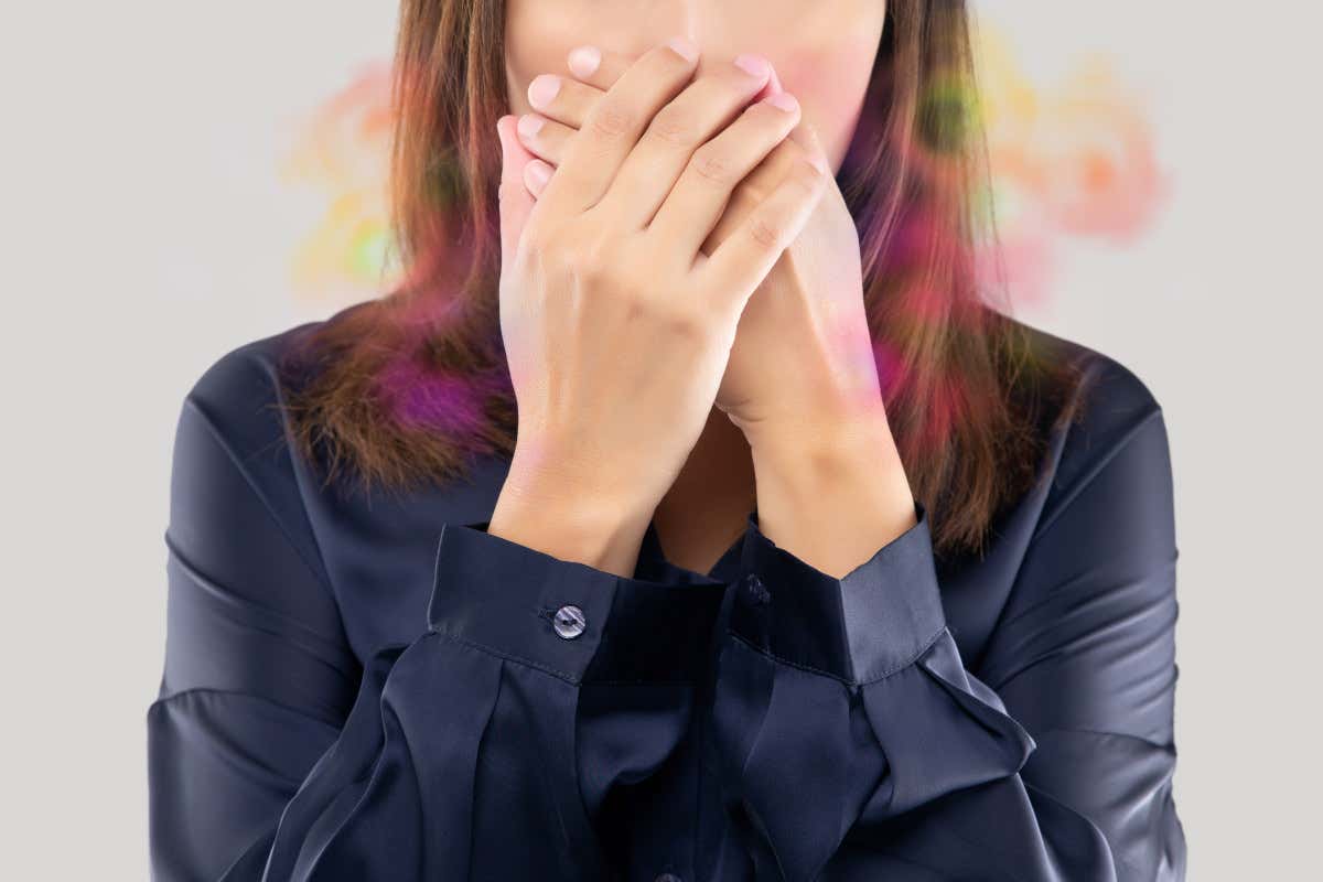 Alito cattivo: cosa mangiare e cosa evitare per prevenire l’alitosi