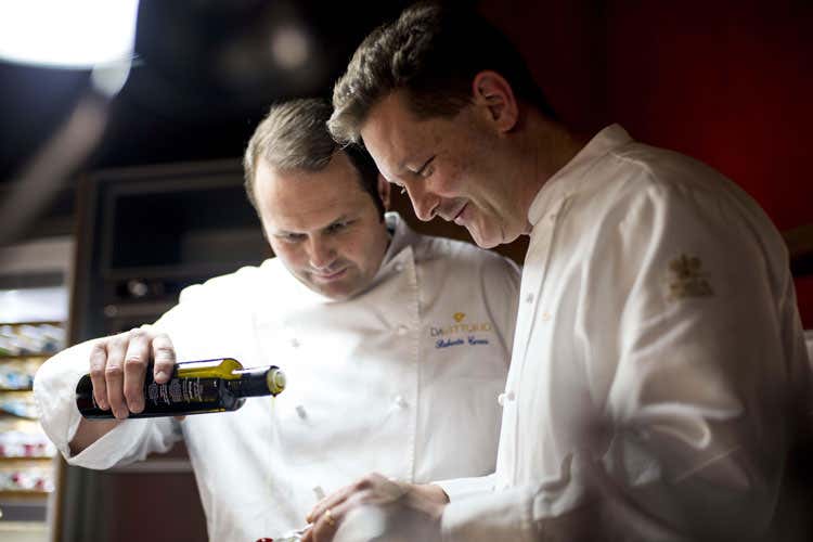 (All’Olivo i 40 anni di Cuvée Louise con le stelle di Migliaccio e Cerea)