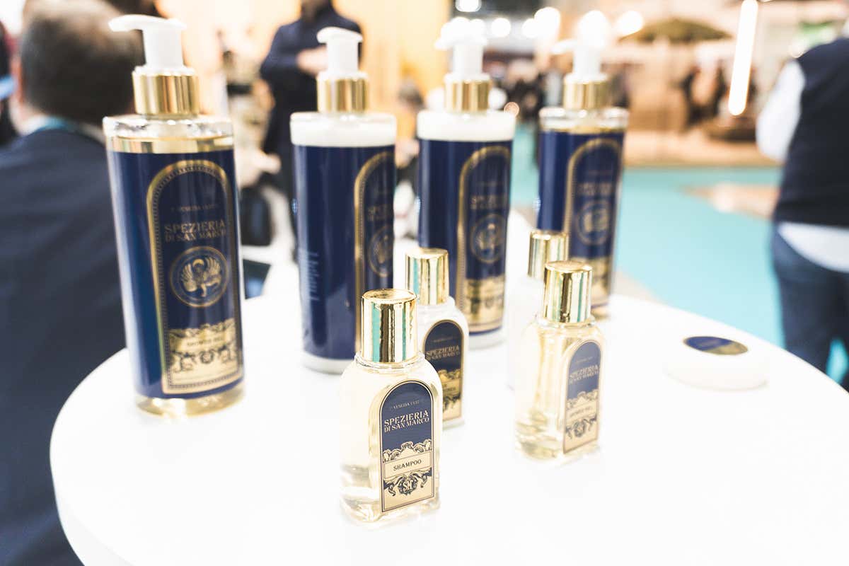 Dal ristorante alla camera d’hotel: la detergenza professionale si fa sostenibile