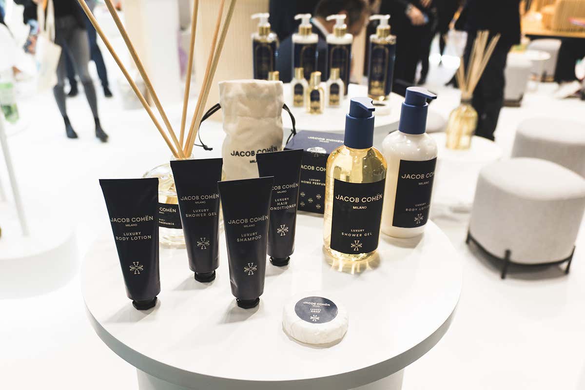 Dal ristorante alla camera d’hotel: la detergenza professionale si fa sostenibile