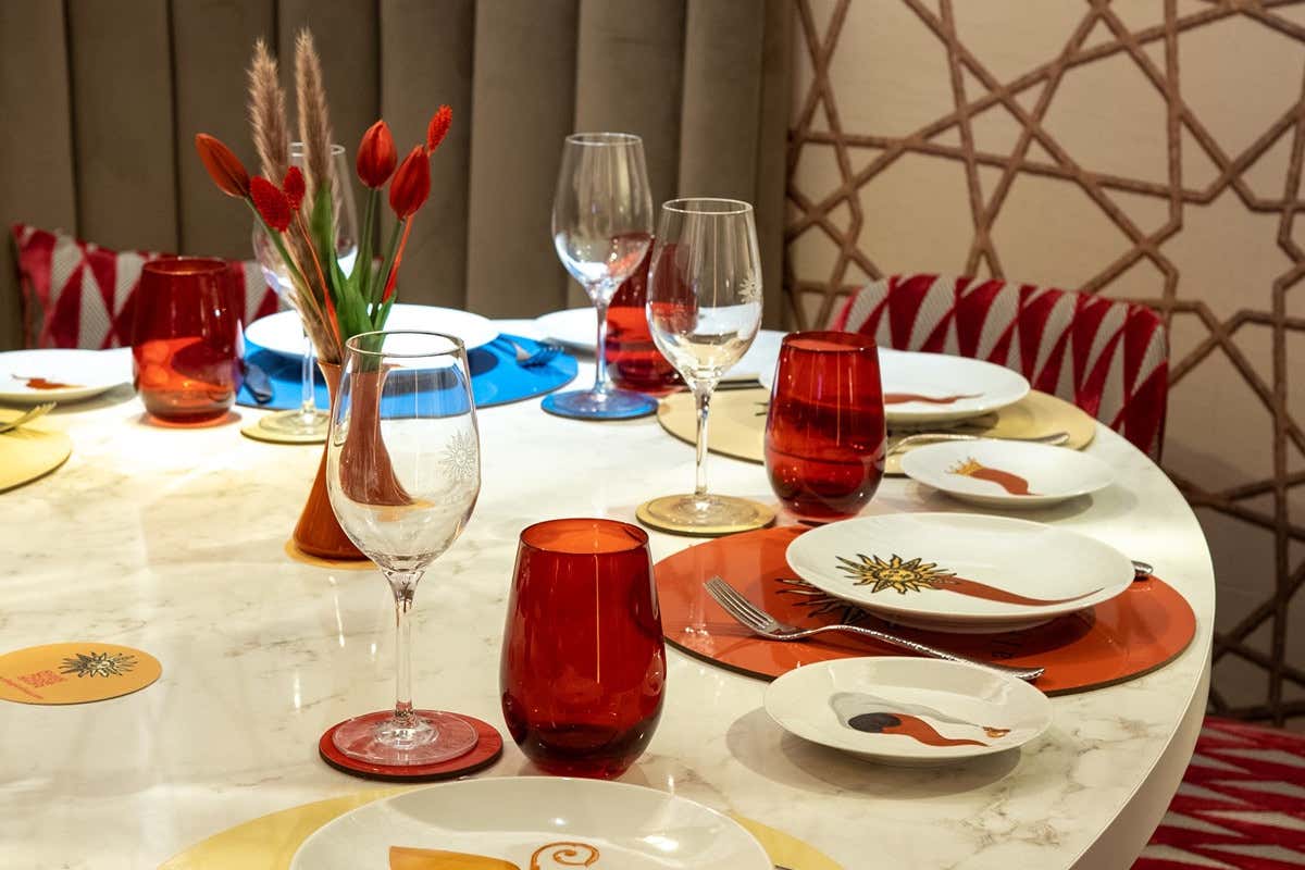 Ognuna delle quattro sale del ristorante ha arredi diversi