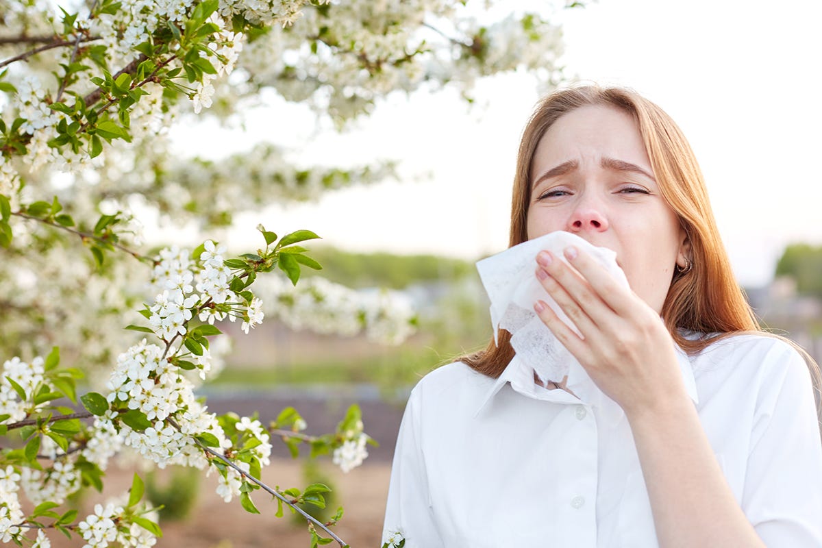 Naso chiuso a primavera: allergia o raffreddore? Cosa c'è da sapere