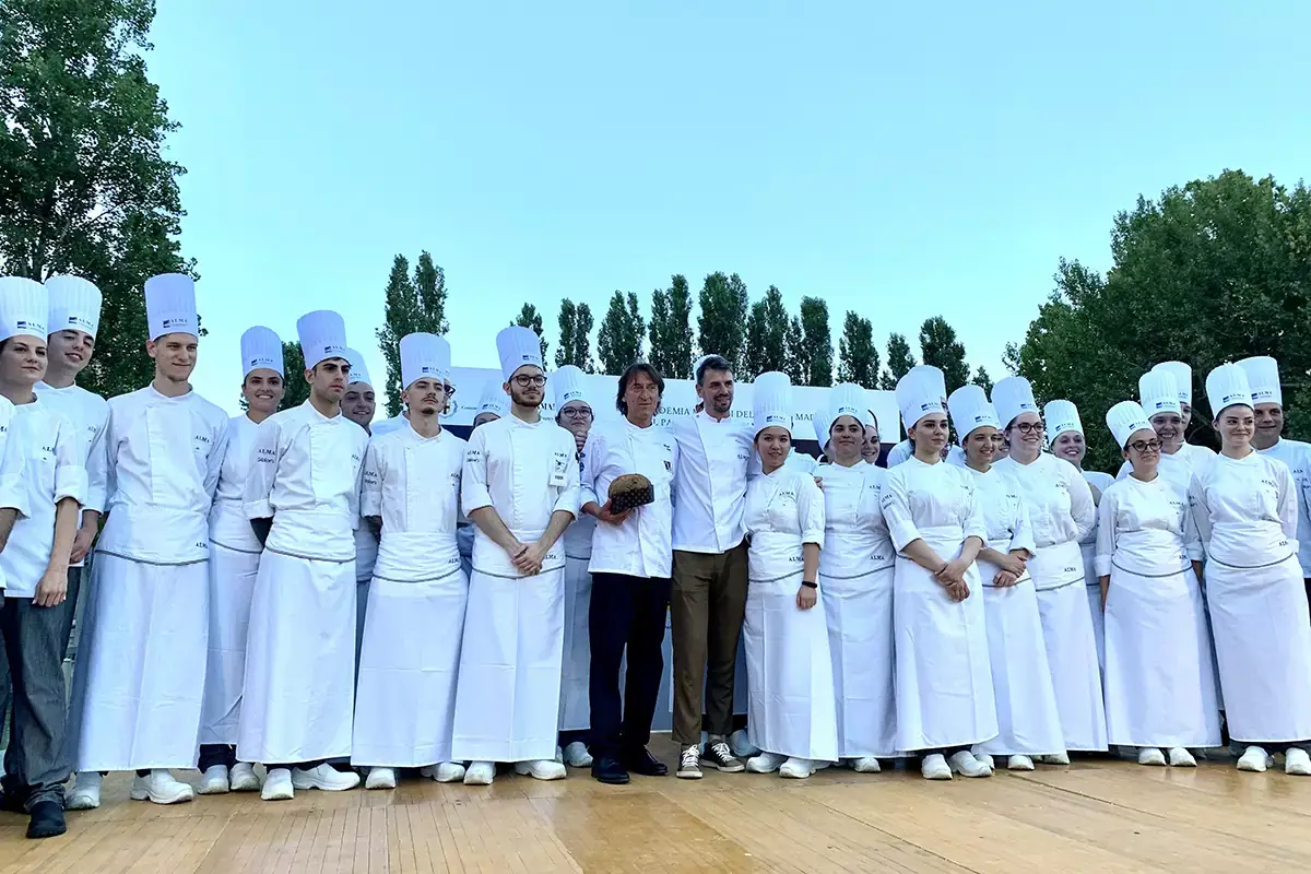 Gli allievi di Alma presenti alla serata  Parma celebra la Notte dei Maestri del Lievito Madre