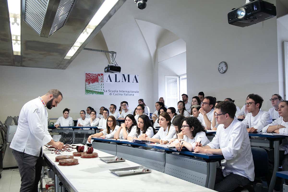 Lezioni anche da star del settore &Eacute;cole Ducasse e ALMA, via a un corso di alta pasticceria