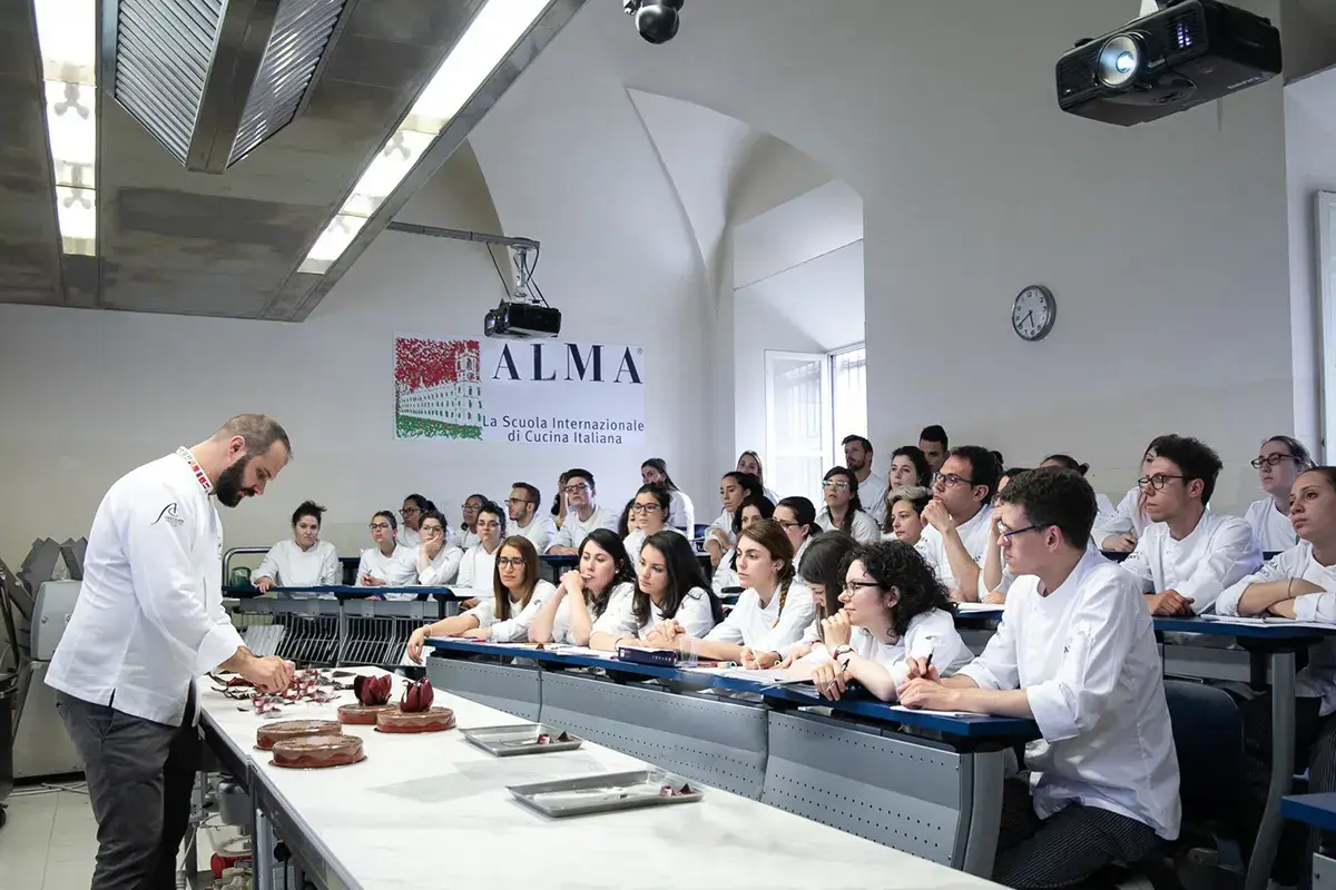 Lezioni anche da star del settore &Eacute;cole Ducasse e ALMA, via a un corso di alta pasticceria