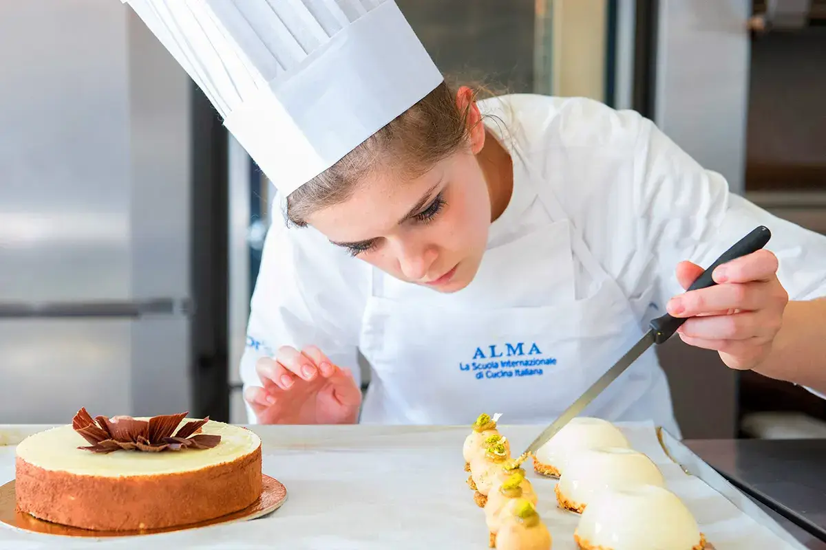 Futuri pasticceri crescono &Eacute;cole Ducasse e ALMA, via a un corso di alta pasticceria