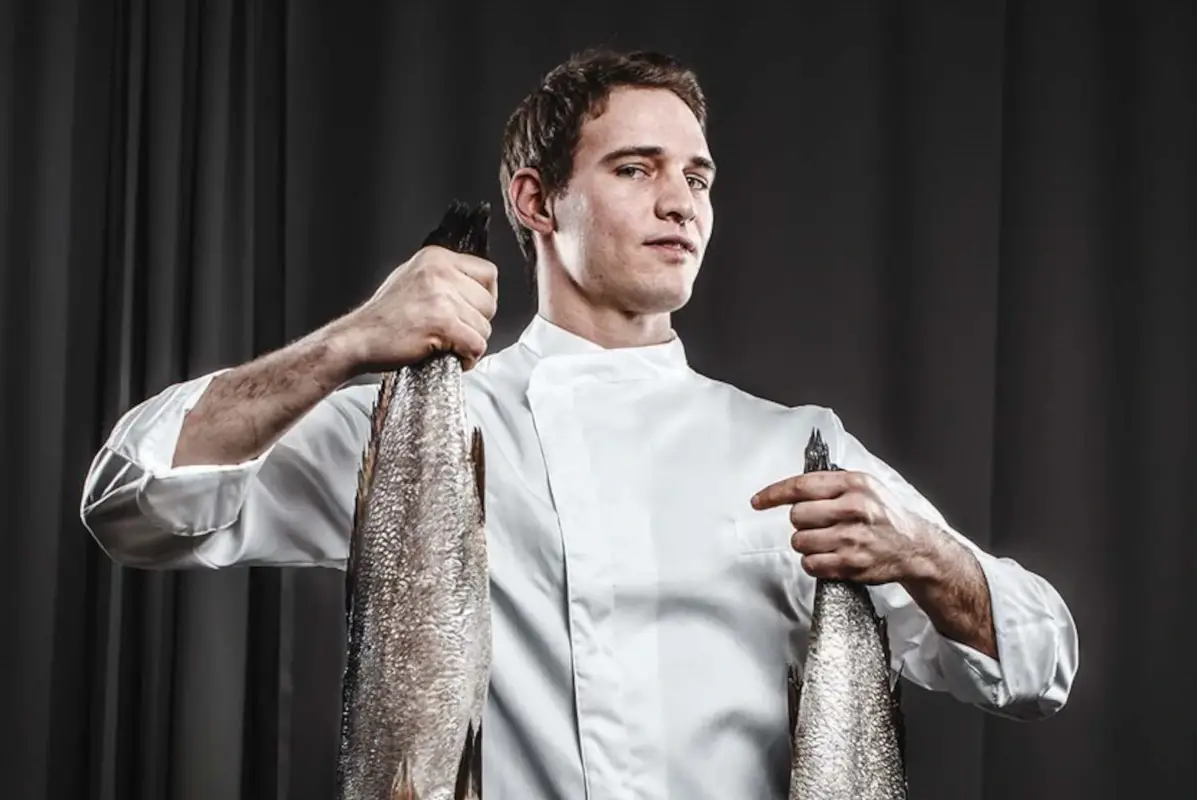 Antonio Scarello Fano, al ristorante AlMare via alle verticali di pesce