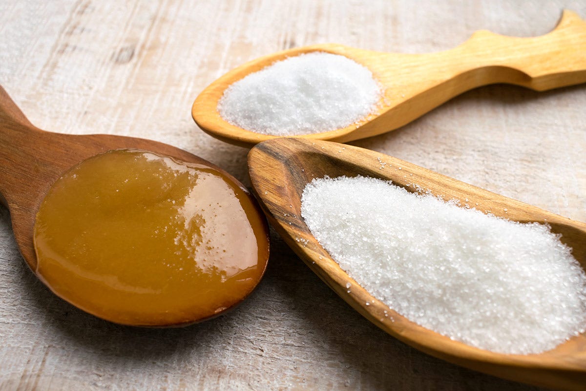 Miele, fruttosio, stevia: le alternative naturali allo zucchero