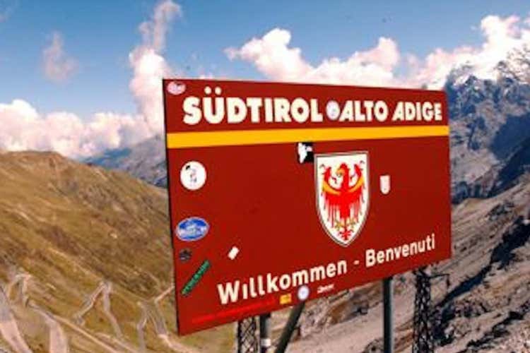 Sud Tirolo o Alto Adige? La diatriba &egrave; ancora aperta (&laquo;Abolito l&rsquo;Alto Adige&raquo;. Anzi, no Sparir&agrave; solo da alcuni documenti)
