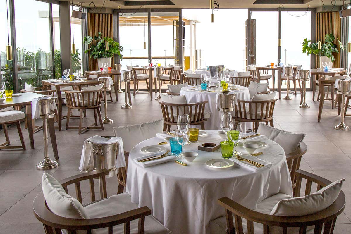 La sala del ristorante di Alto Rooftop