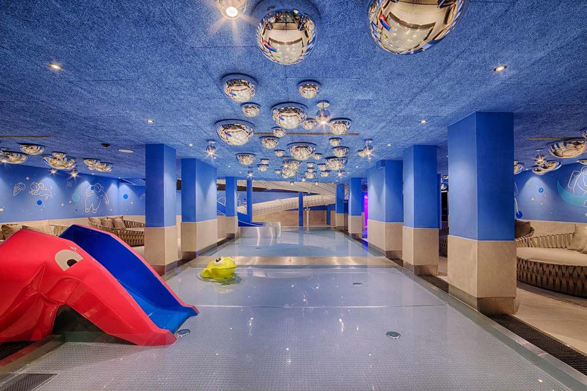 Locale interno dell'Amonti & Lunaris Wellness Resort (foto sito) Trattamenti 100% naturali nelle Spa dei Belvita Leading Wellnesshotels Südtirol