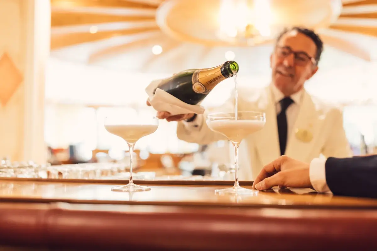 Momento aperitivo all'Hotel Alpenpalace (foto Daniel Zangerl) Inverno da favola in Valle Aurina all’Hotel Alpenpalace