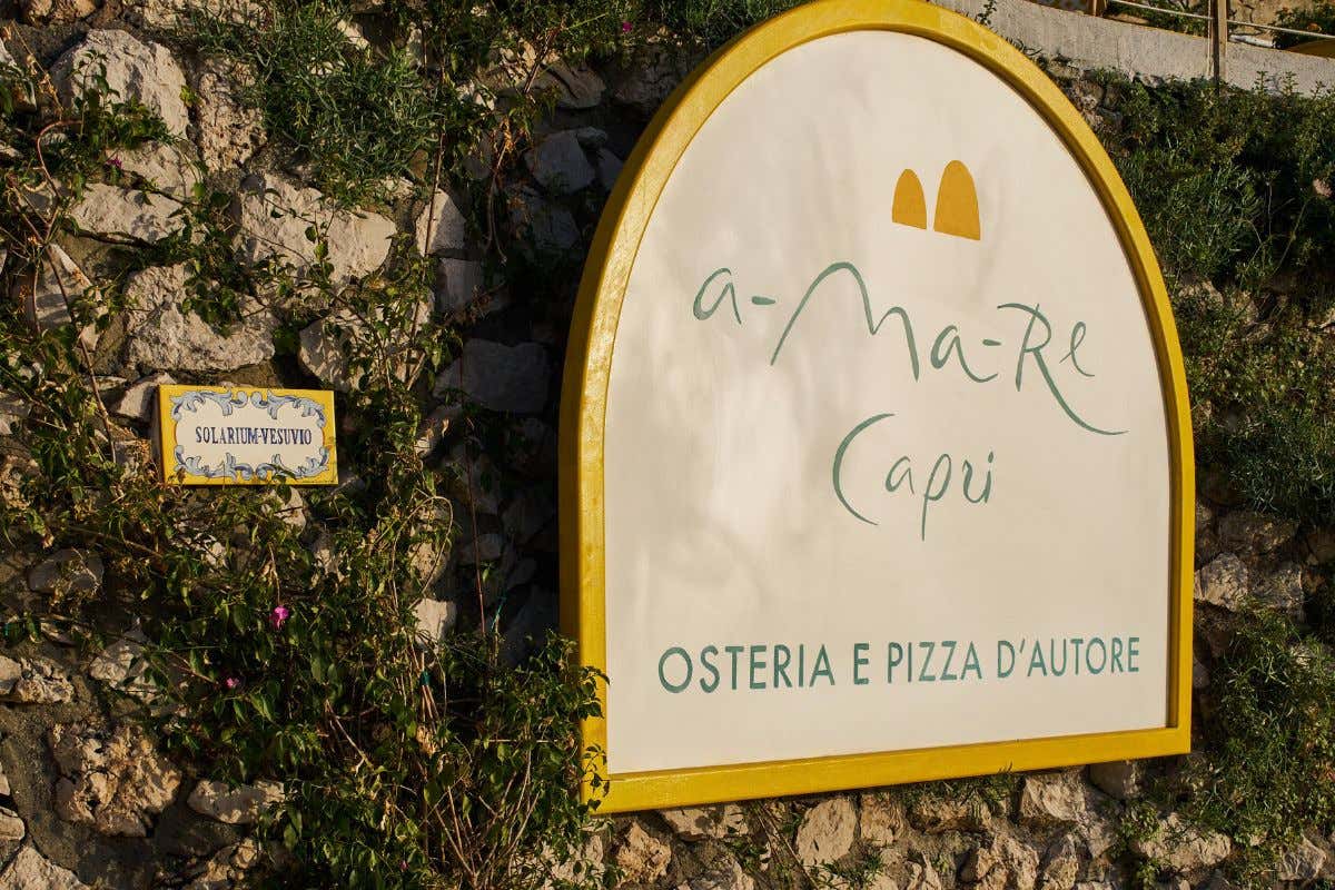 Pizza d'autore e osteria di mare: a-Ma-Re Capri sulle acque della Grotta Azzurra