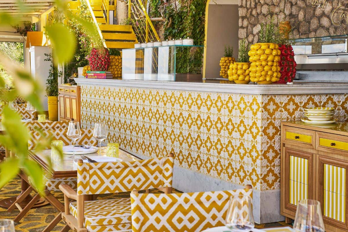 Pizza d'autore e osteria di mare: a-Ma-Re Capri sulle acque della Grotta Azzurra