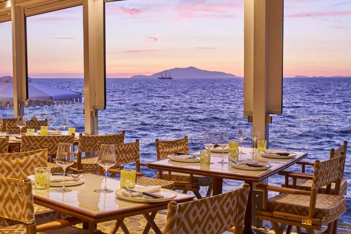 Pizza d'autore e osteria di mare: a-Ma-Re Capri sulle acque della Grotta Azzurra