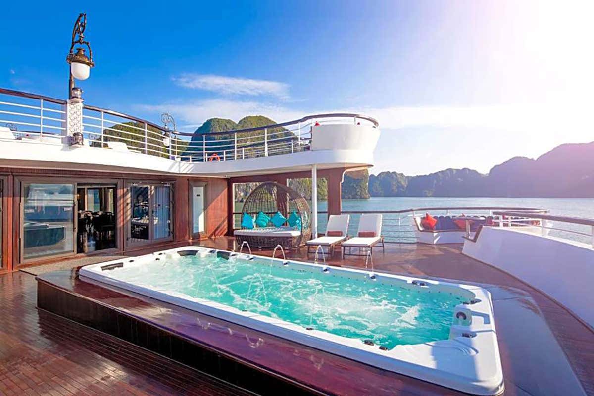 Ambassador cruise - Ha Long