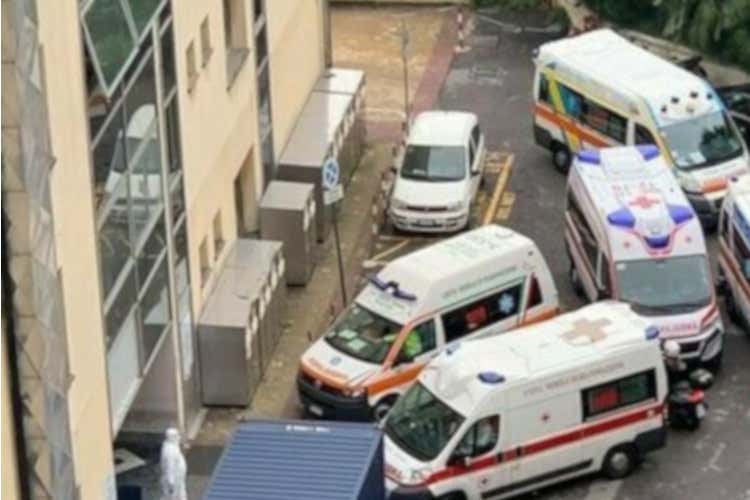Non hanno potenziato gli ospedali e le Regioni ora chiudono l'Italia Non hanno potenziato gli ospedali e le Regioni ora chiudono l'Italia