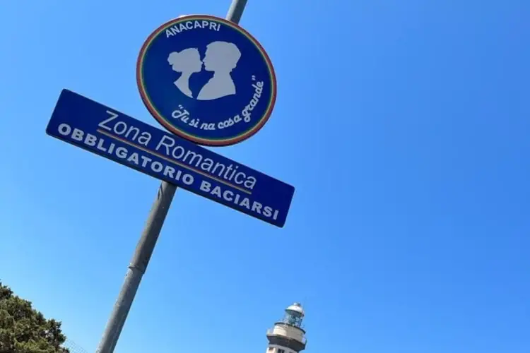 Anacapri, al Belvedere del Sognatore scatta l&rsquo;obbligo di baciarsi