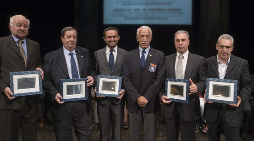 Quarto da sinistra, il presidente Anag Silvano Facchinetti