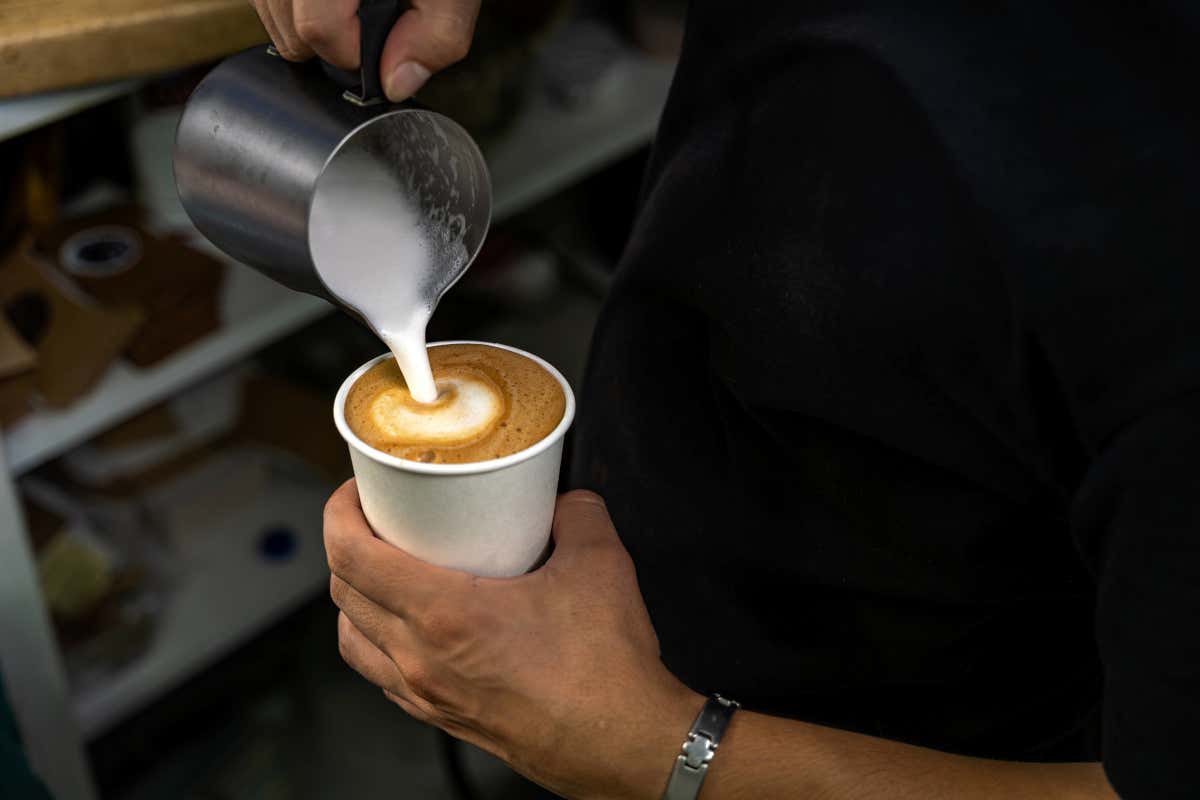 Bevande 2025, boom degli analcolici in Europa: calano vino e birra, exploit energy drink Bevande 2025, boom degli analcolici in Europa: calano vino e birra, exploit energy drink