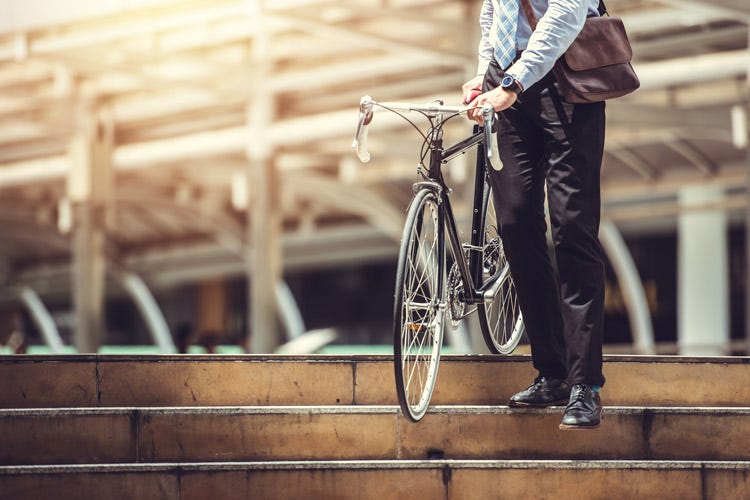 Pedalare verso il lavoro riduce il rischio di malattie cardiovascolari (Andare in bicicletta al lavoro riduce il rischio di malattie)