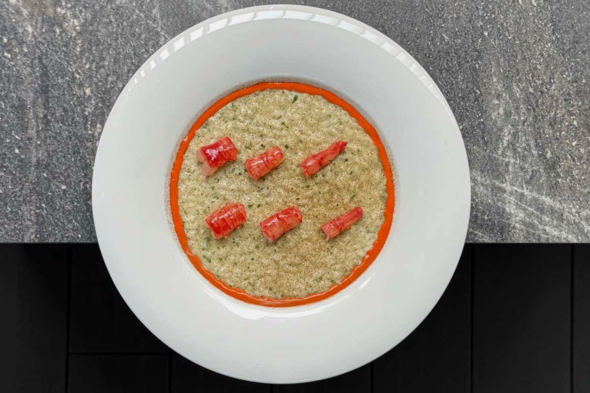 Risotto alle erbe, capperi, olive e gamberi Andrea Berton torna al Forte Village con un menu che racconta il Mediterraneo