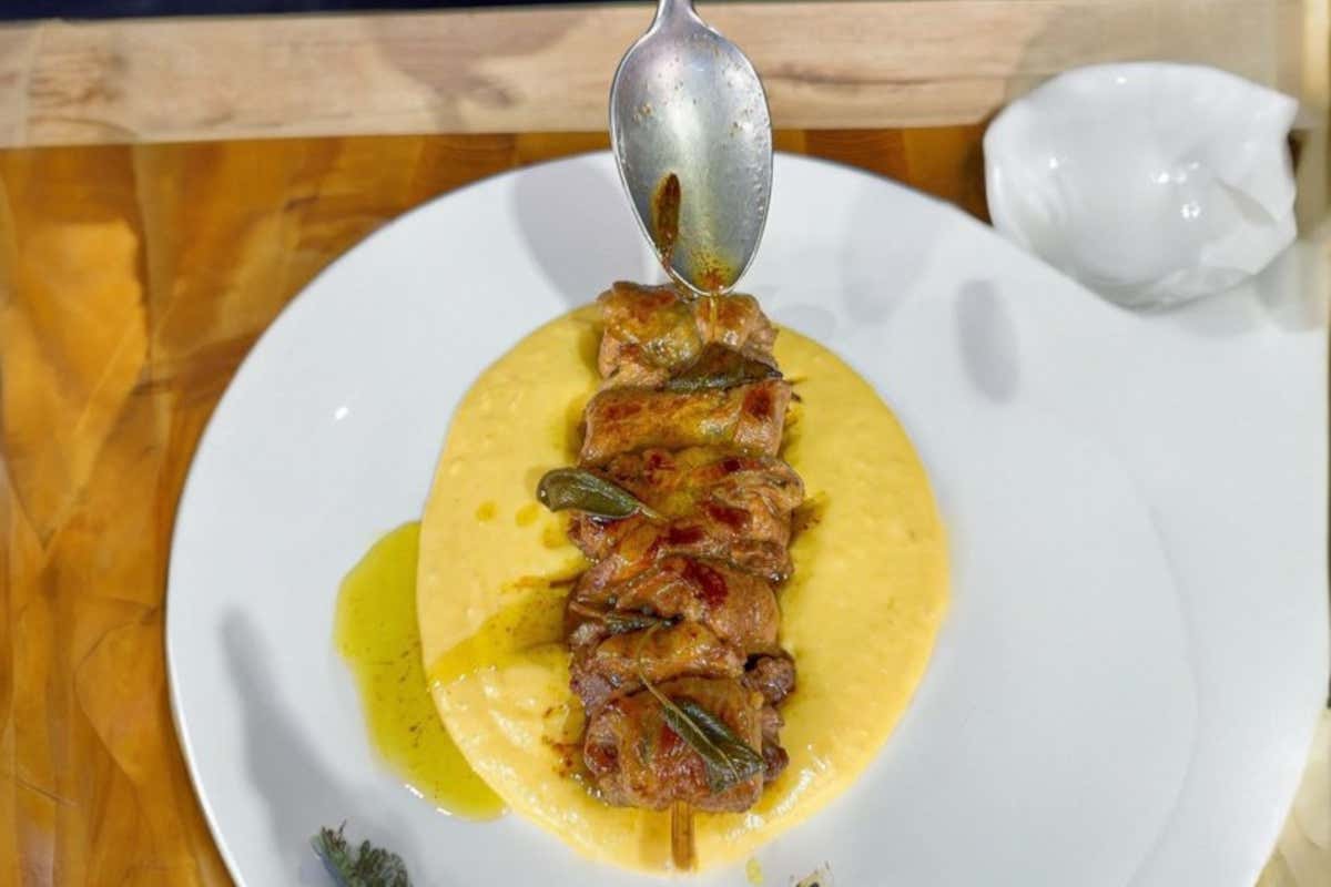 Andrea Mainardi, lo chef-showman che torna ai fondamentali: nel 2026 rinasce Officina Cucina Andrea Mainardi, lo chef-showman che torna ai fondamentali: nel 2026 rinasce Officina Cucina