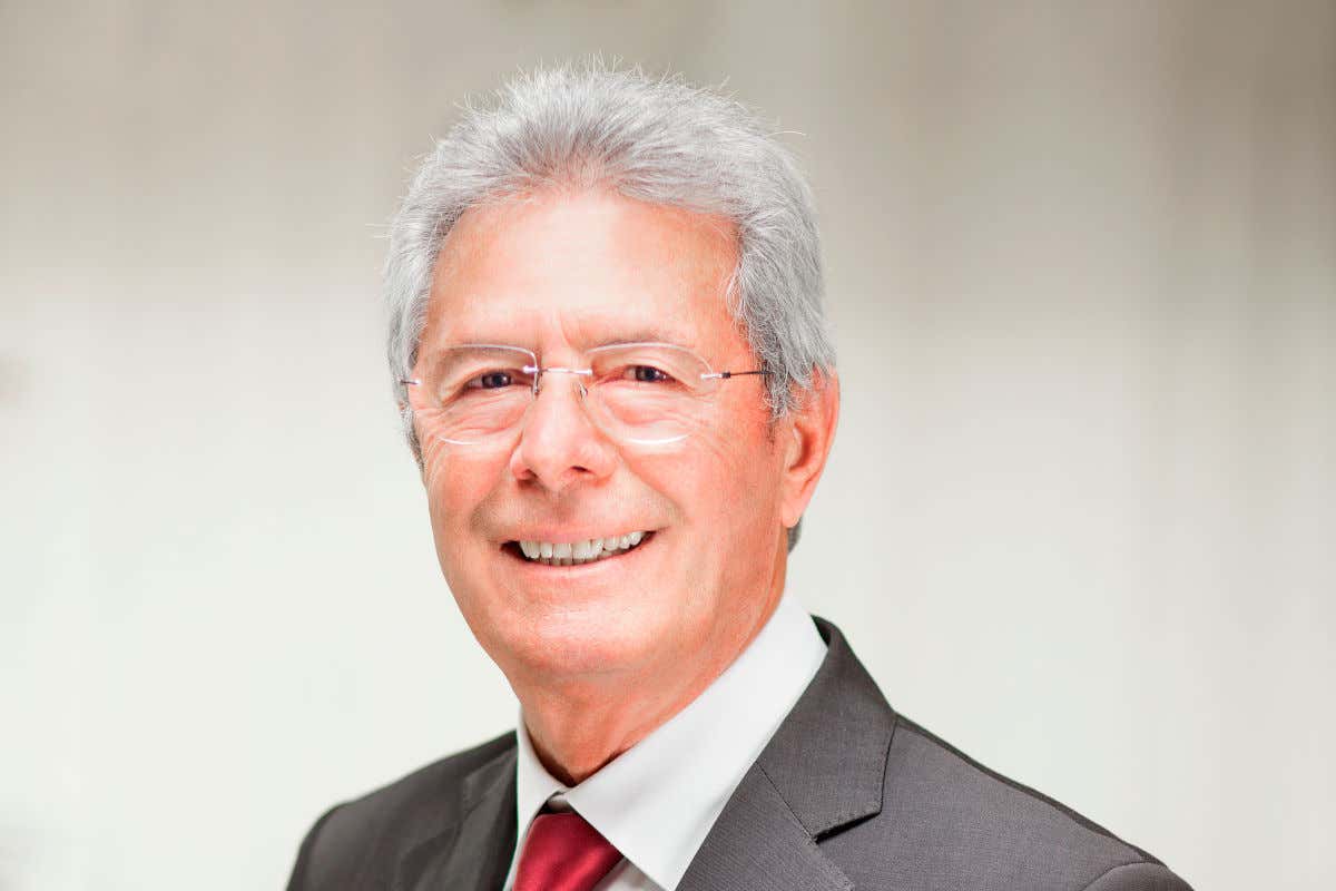 Angelo Maci, fondatore di Cantine Due Palme Cantine Due Palme premiata come miglior cantina cooperativa dell’anno Angelo Maci, fondatore di Cantine Due Palme Cantine Due Palme premiata come miglior cantina cooperativa dell’anno