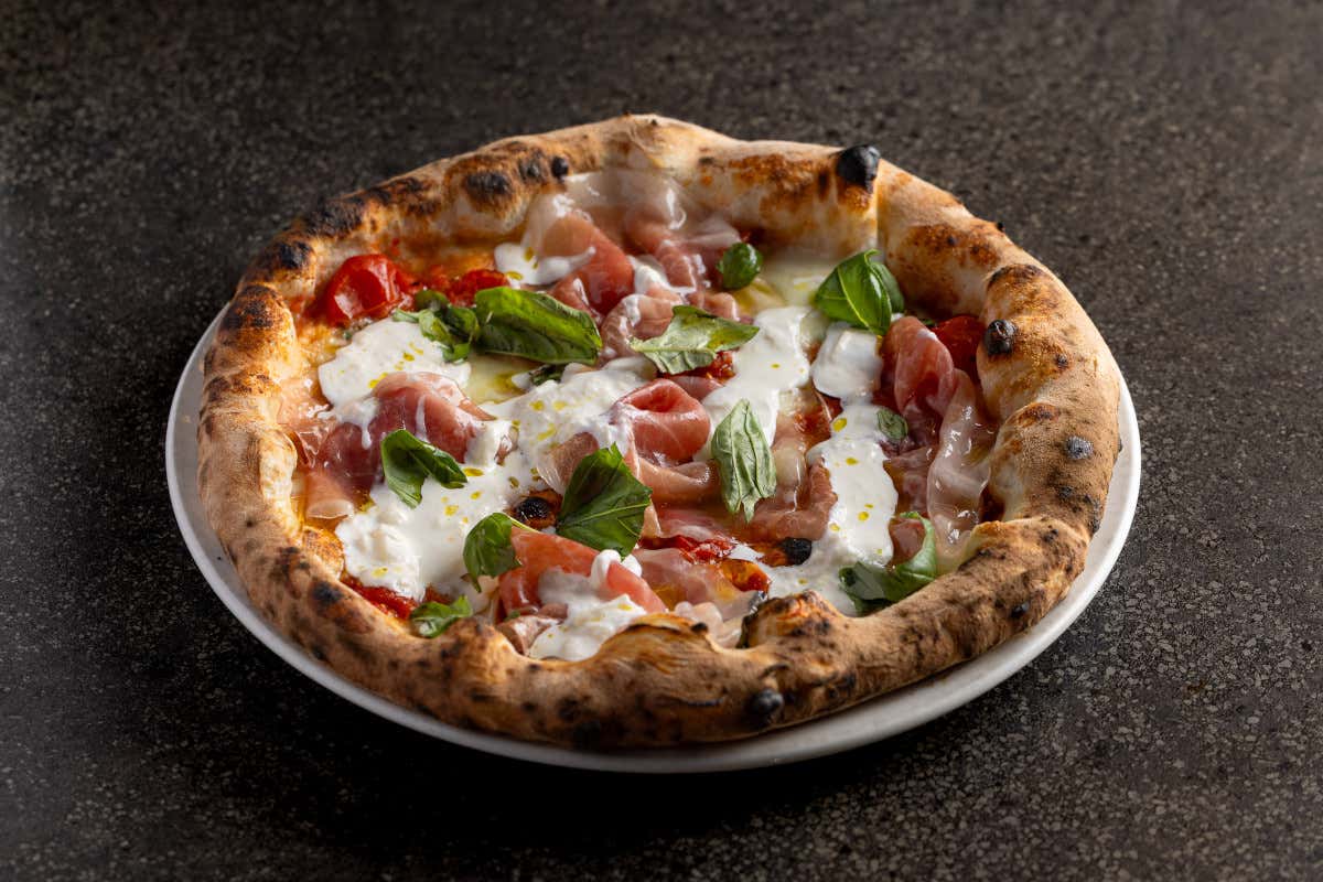 Una delle pizze di Angelo Pezzella