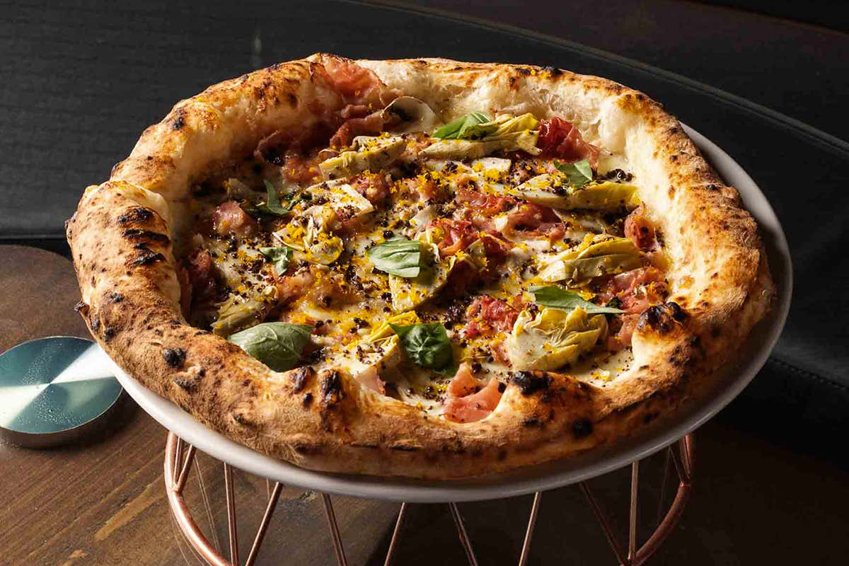 L’arte  della pizza secondo Angelo Pezzella: da orafo a maestro pizzaiolo