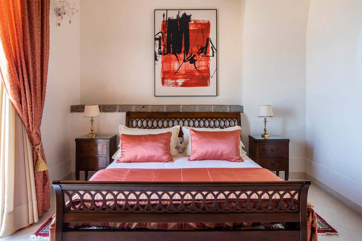 Il Grand Hotel Angiolieri, duemila anni di storia affacciati sul golfo di Napoli