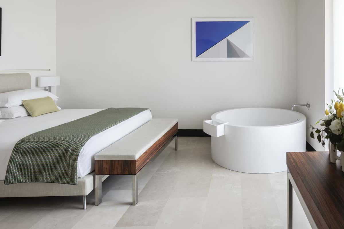 Il Grand Hotel Angiolieri, duemila anni di storia affacciati sul golfo di Napoli