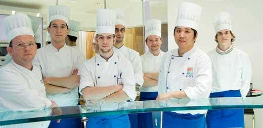 Daniel Facen (a sinistra) con la sua brigata di cucina Daniel Facen (a sinistra) con la sua brigata di cucina