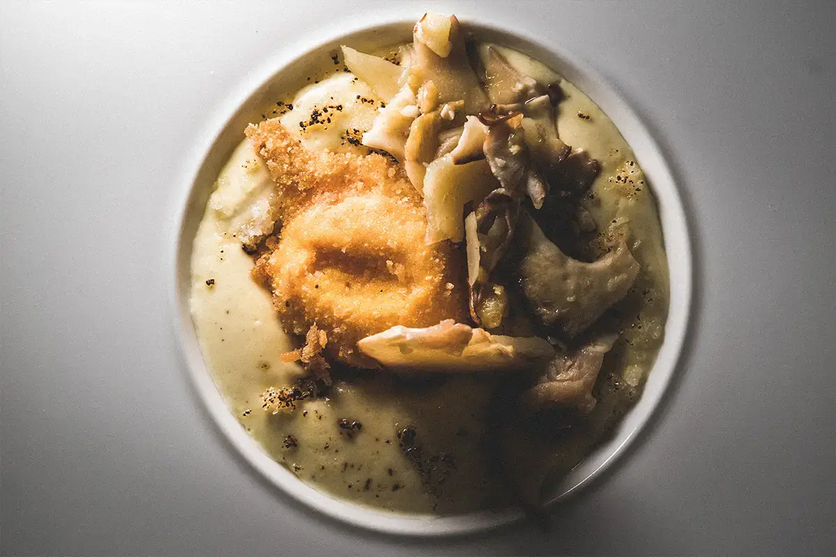 La Br&ucirc;l&eacute;e, cr&egrave;me br&ucirc;l&eacute;e al Grana Padano Dop oltre 20 mesi, uovo molle e funghi di stagione &ldquo;Nati per stare insieme&rdquo; a Milano da Trattoria Masuelli San Marco