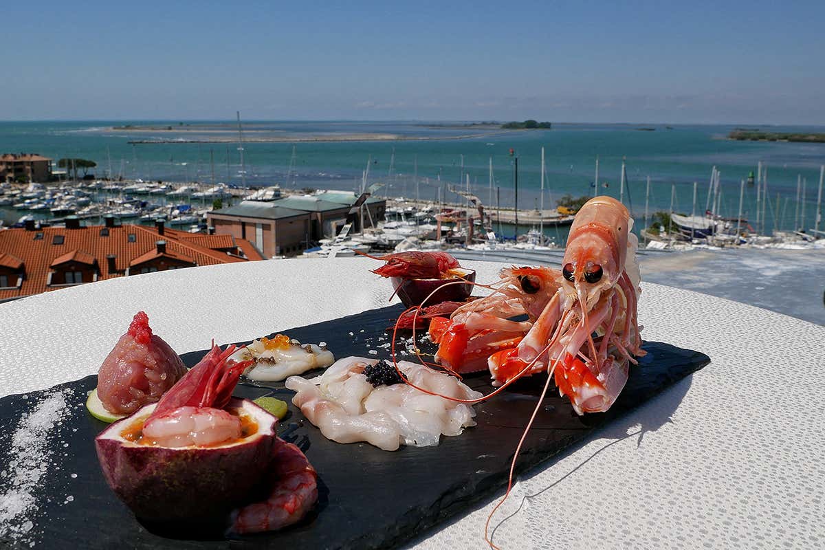 In tavola i sapori del Mediterraneo Laguna Sky Restaurant, i sapori di Grado con vista mozzafiato