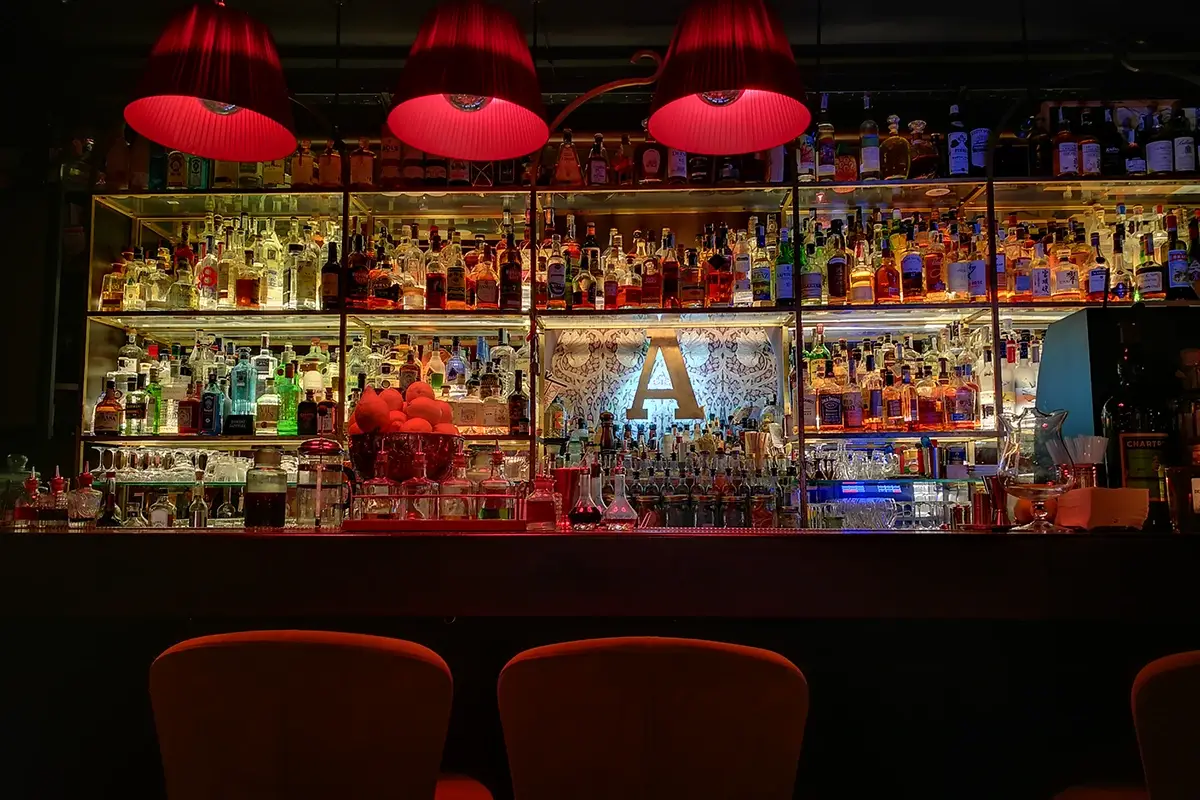 L’anima di questo luogo si adatta alle migliori formule dei cocktail bar più esclusivi  La notte “segreta” di Napoli a L’Antiquario