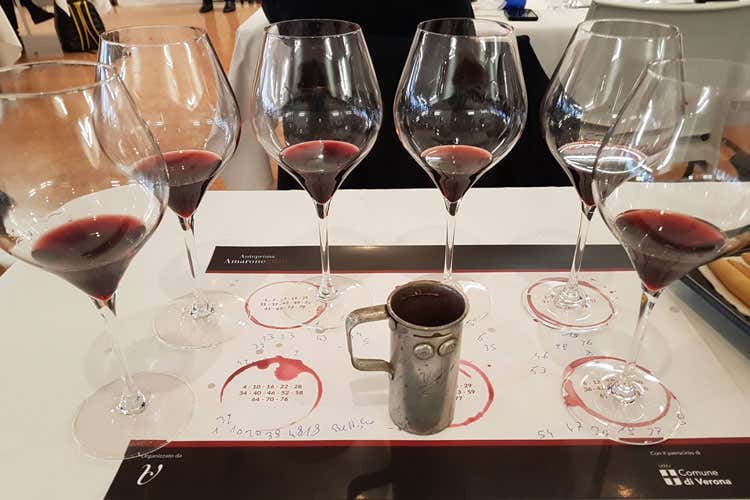 Calici di Amarone in degustazione (Amarone 2016, buona la prima)