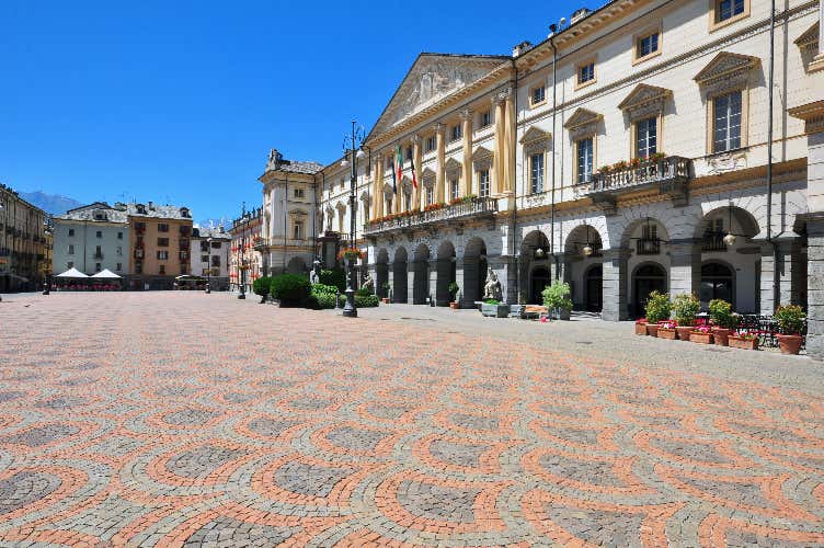 La piazza di Aosta - Val d'Aosta, legge anti decreto, è scontro aperto col Governo La piazza di Aosta - Val d'Aosta, legge anti decreto, è scontro aperto col Governo