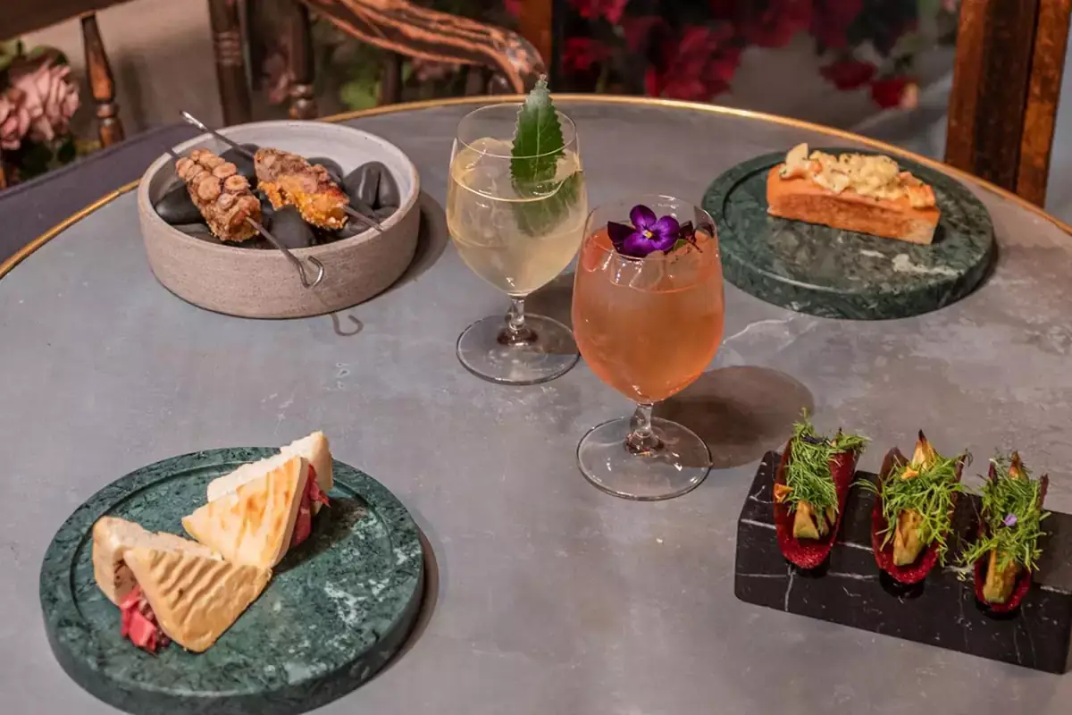 Il gusto dell'aperitivo A La M&eacute;nag&egrave;re va in scena il ristorante del futuro