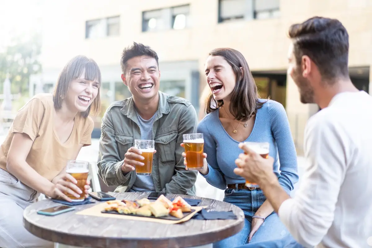 Aperitivo e salute: attenti agli zuccheri e all&rsquo;igiene orale