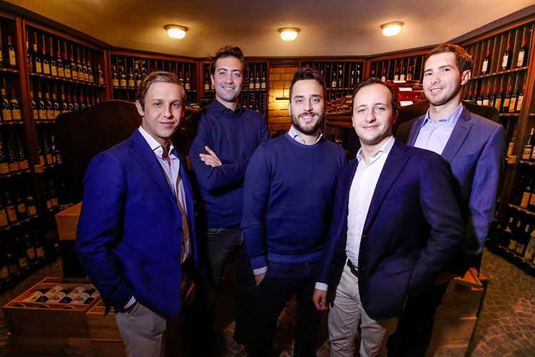 (Con l'app Thirsty a Milano vino, birra e alcolici a casa in 30 minuti) (Con l'app Thirsty a Milano vino, birra e alcolici a casa in 30 minuti)