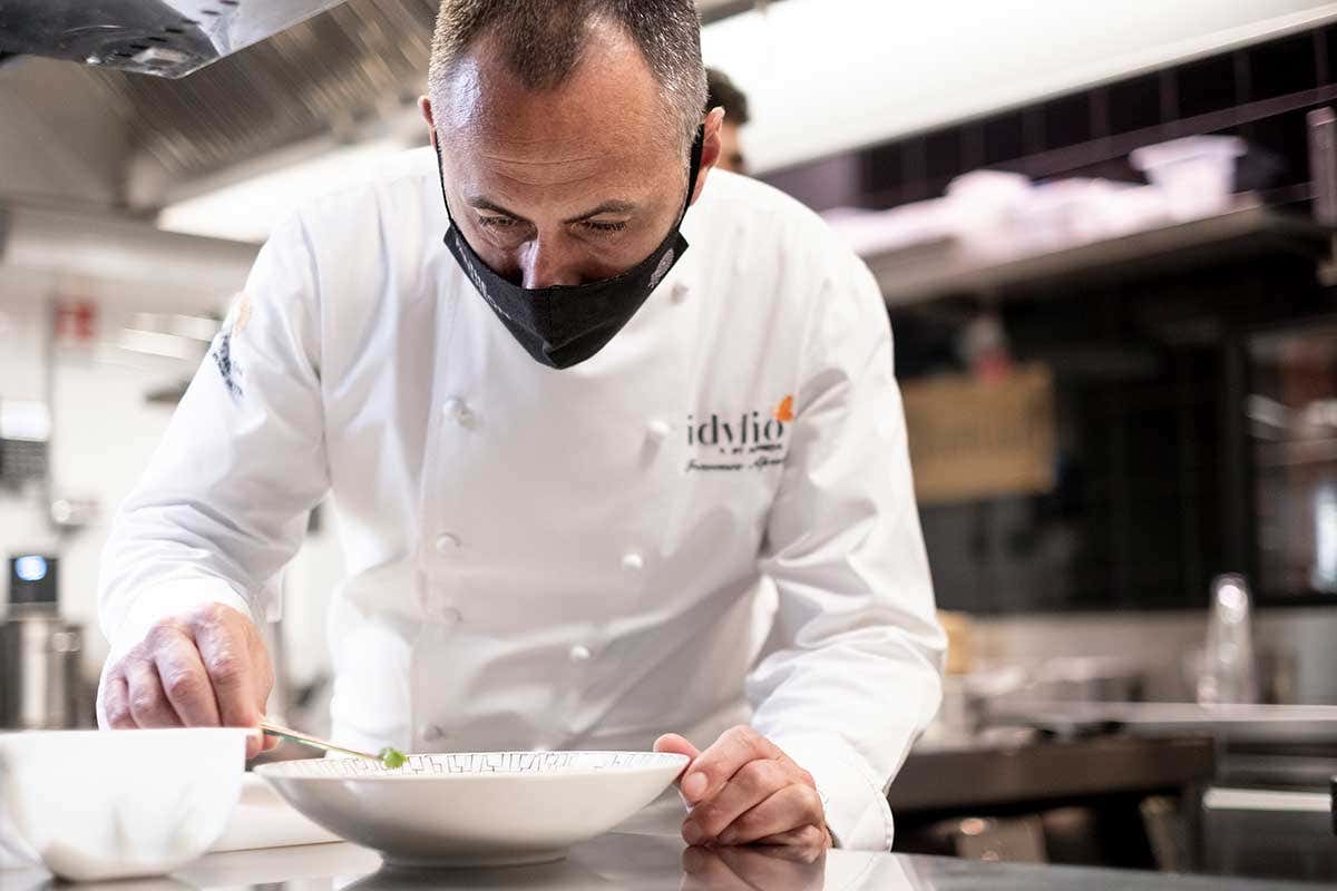 Lo chef Francesco Apreda (Foto: Carlo De Gori - Trevimage) Riapre Idylio by Apreda: più coperti, privé e tre menu degustazione