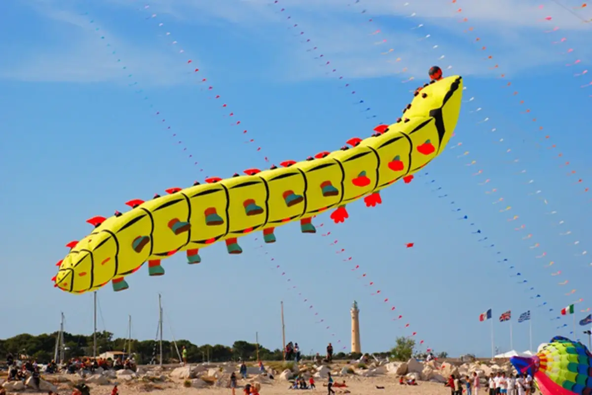 Gli aquiloni tornano a volare nel cielo di San Vito Lo Capo&nbsp; A San Vito lo Capo con il naso in su: torna il Festival internazionale degli aquiloni