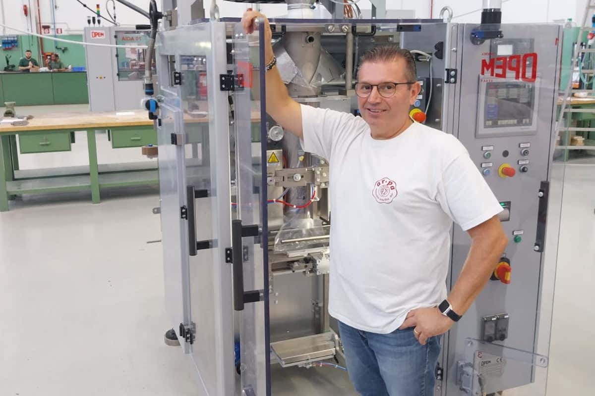 Ar.pa Lieviti migliora la linea produttiva con la nuova confezionatrice verticale Ar.pa Lieviti migliora la linea produttiva con la nuova confezionatrice verticale