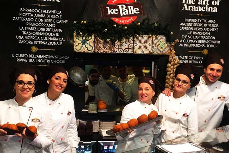 L'arancino &egrave; lo street food tipico della Sicilia (Palermo si abbuffa di arancine Polverizzate 800mila in una sera)