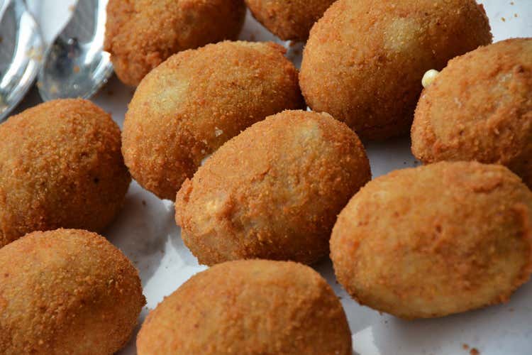 Nella Sicilia orientale l'Arancina &egrave; detta al maschile (Palermo si abbuffa di arancine Polverizzate 800mila in una sera)